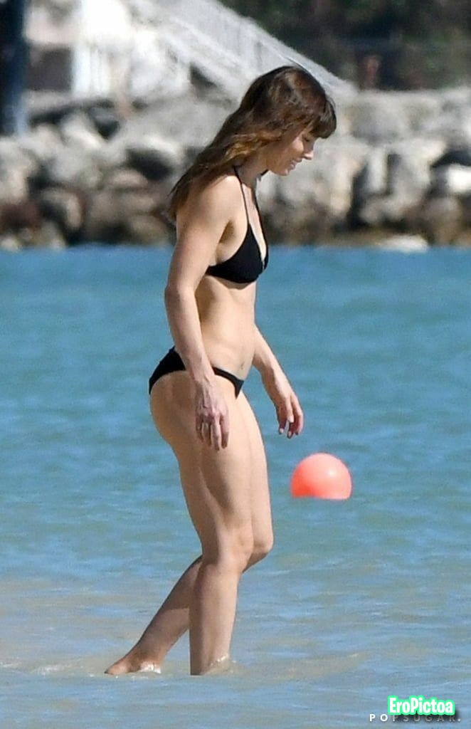 Sexy celeb photo featuring celeb