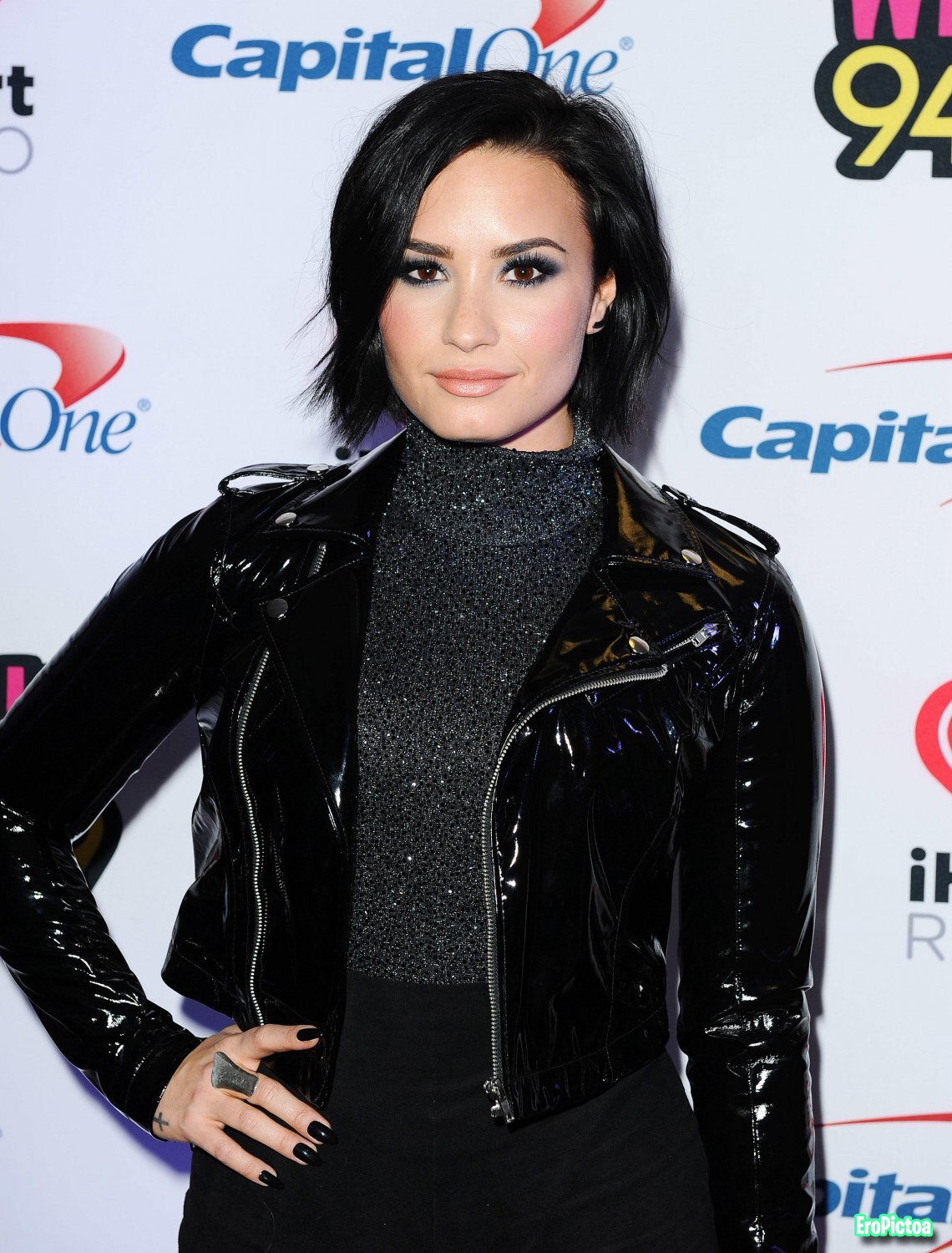 Celeb in PVC jacket photo featuring Vinyl - Part 6