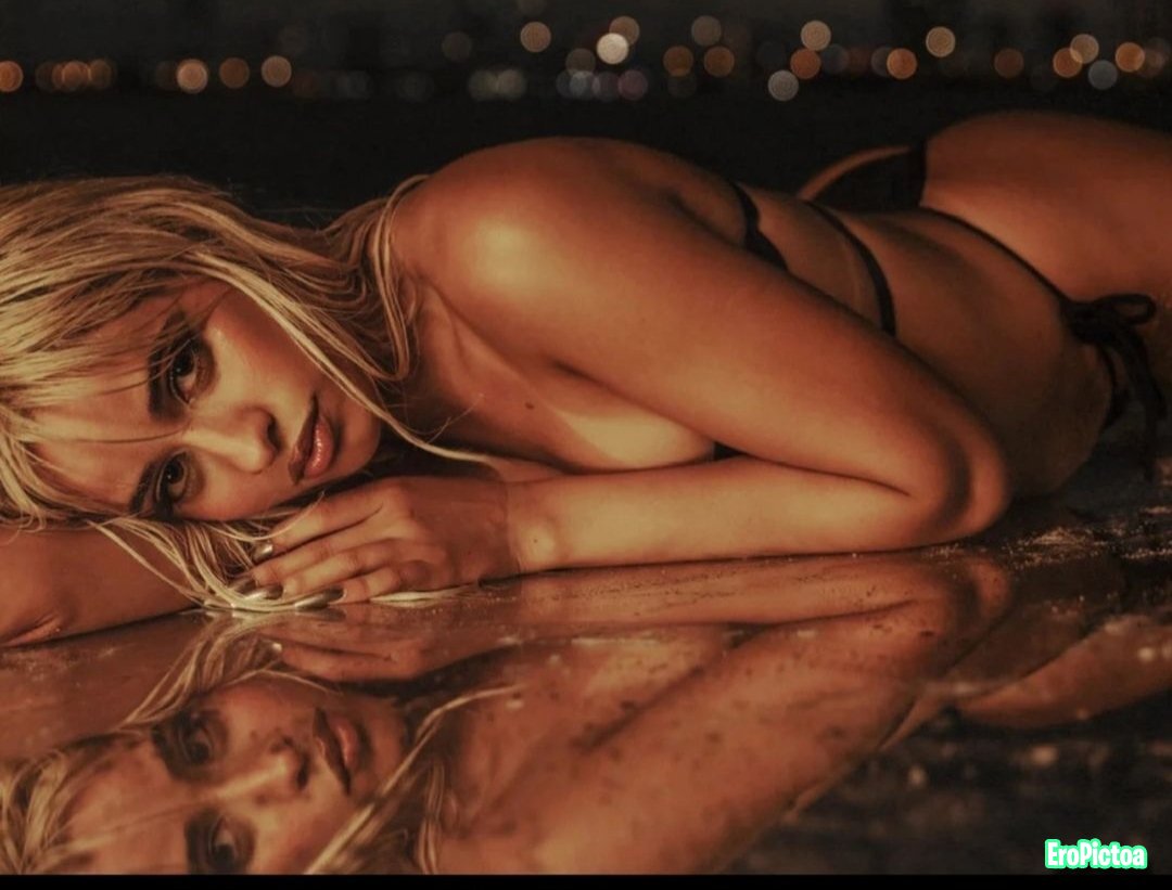 Celeb Hot photo featuring Celebrities - Part 7