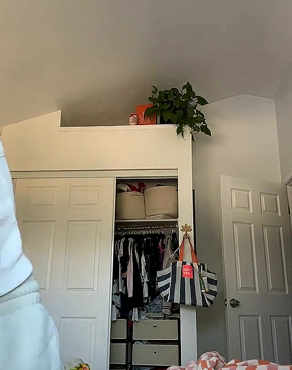 Thumbnail for TikTok Asian feet