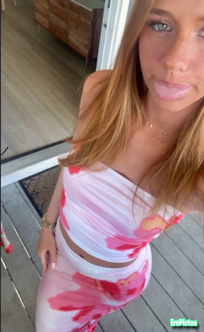 Another perfect IRL ginger goddess photo featuring tight body