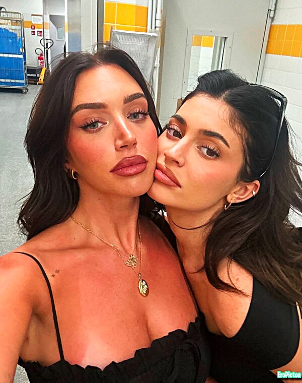 Thumbnail for kylie & stass kissing (ai)