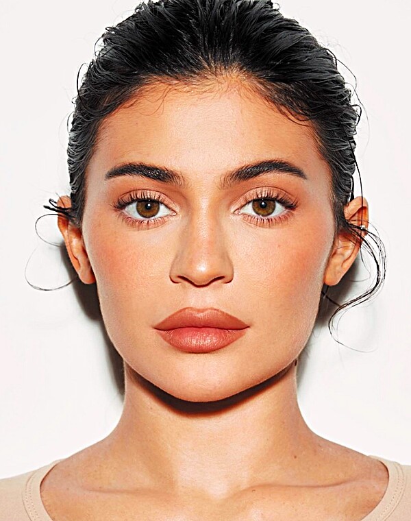 Thumbnail for kylie jenner gets her billionaire face ruined (ai)