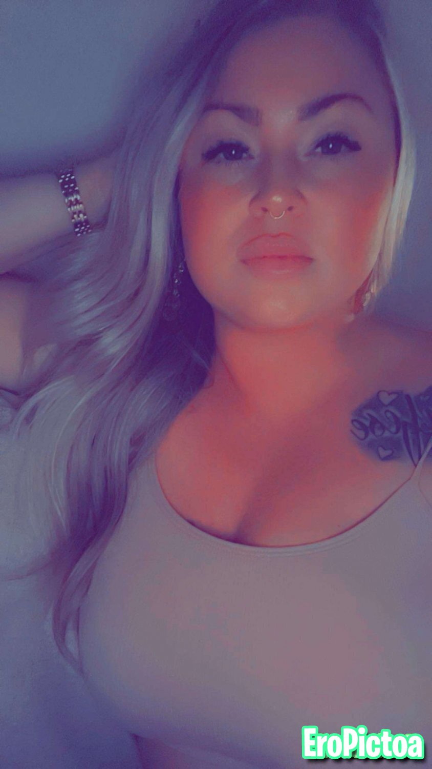 Does anyone know her photo featuring exposed