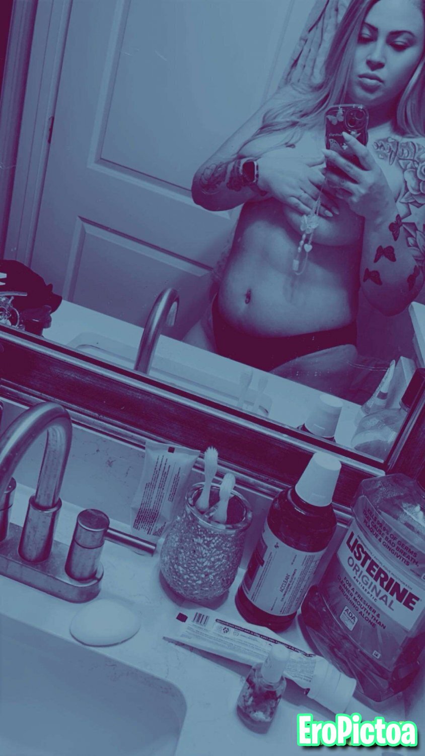 Does anyone know her photo featuring Leaked