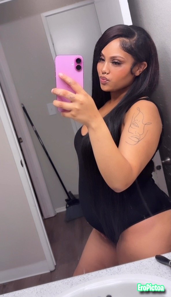 Royal leaked photo featuring Slut
