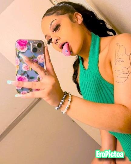 Royal leaked photo featuring Baddie