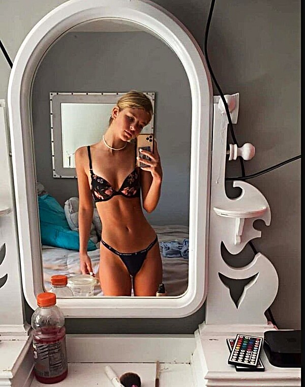 Thumbnail for Hot skinny webslut leaked