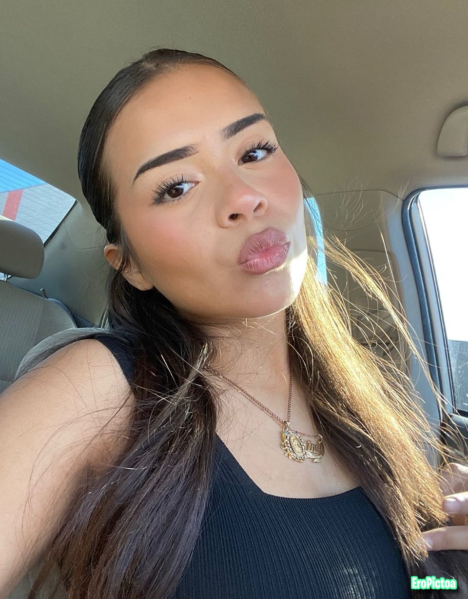 Tributing someone’s hot cousin photo featuring ai - Part 4