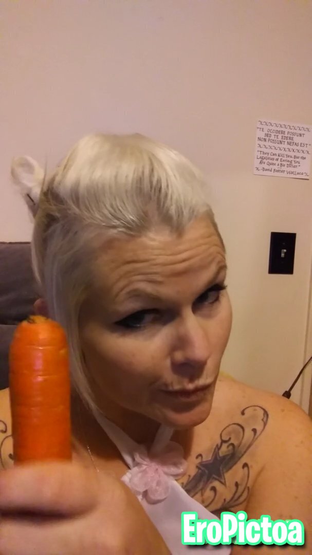 Blonde milf photo - Part 4