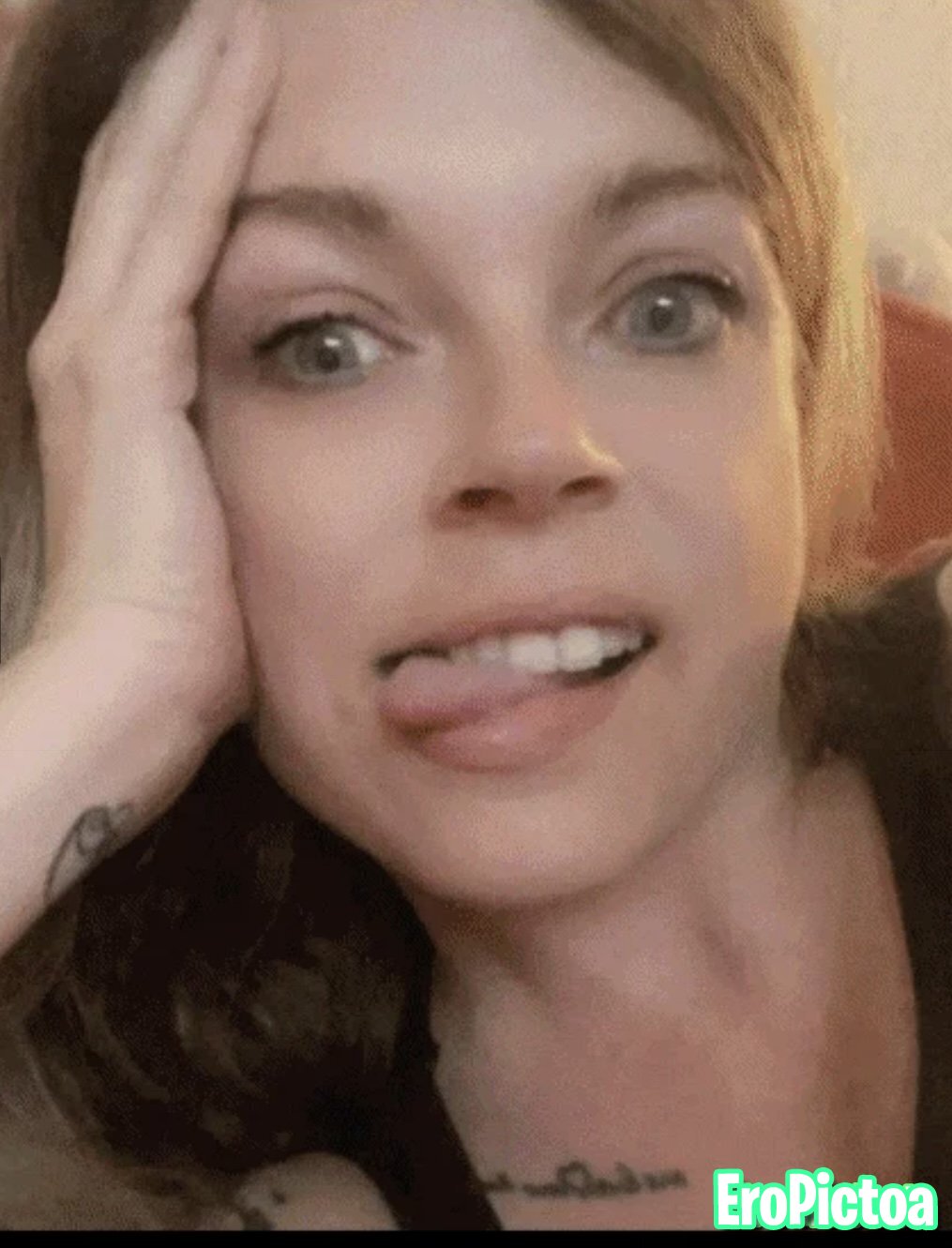 Cheating slut mom Sarah photo - Part 18