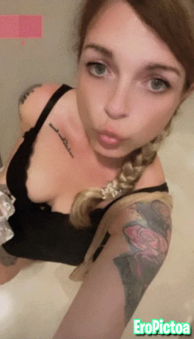 Cheating slut mom Sarah photo - Part 9