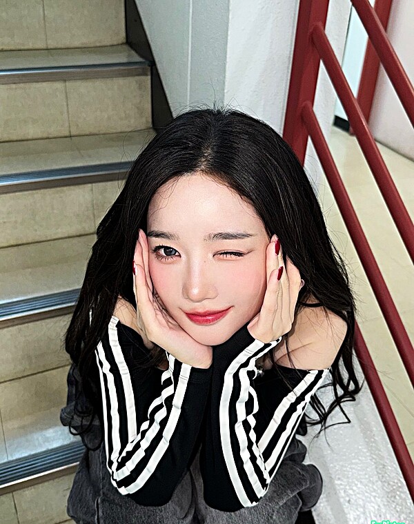 Thumbnail for tripleS S5 Yooyeon Cumtribute#3