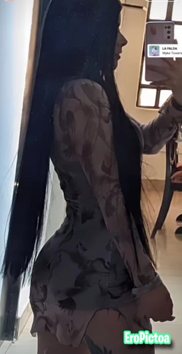 Puta irl de seguidor, unas ganas de ver como violan ese cuerpo de zorra qué tiene, morbo al dm photo featuring Estúpida