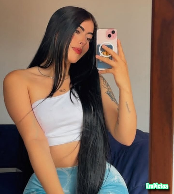 Puta irl de seguidor, unas ganas de ver como violan ese cuerpo de zorra qué tiene, morbo al dm photo featuring Amiga