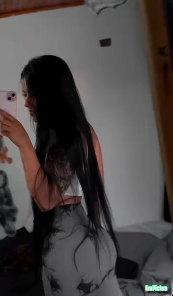 Puta irl de seguidor, unas ganas de ver como violan ese cuerpo de zorra qué tiene, morbo al dm photo featuring Dm