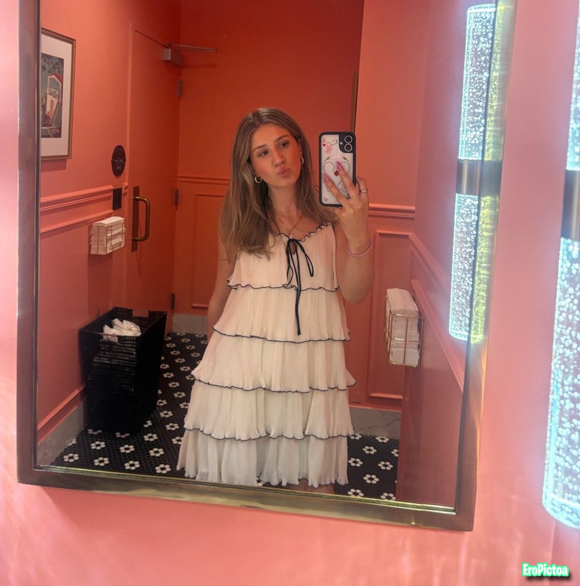 Busty Irl sophia photo featuring sophia