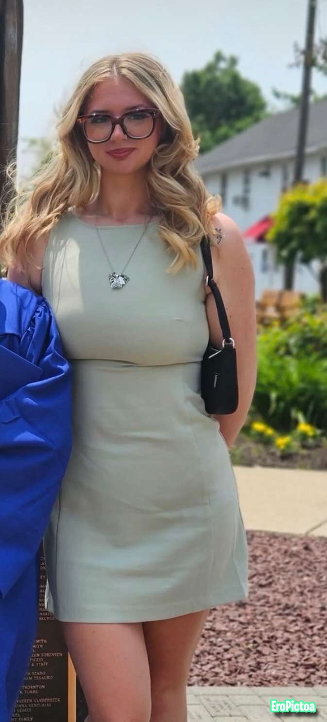 Someone’s IRL Hailey 21 photo featuring leaked - Part 5