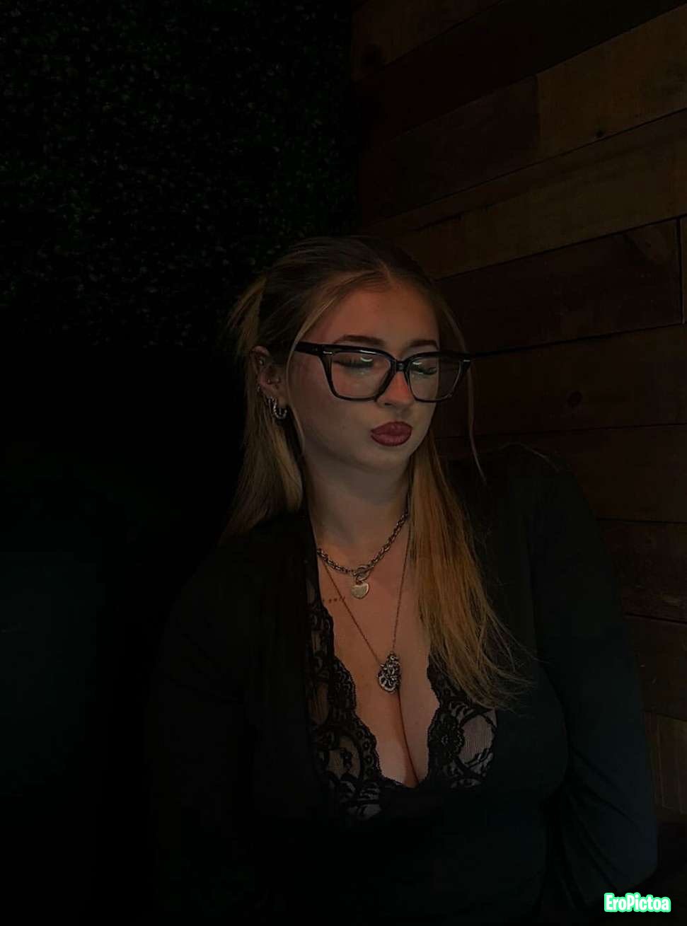 Someone’s IRL Hailey 21 photo featuring irl - Part 9