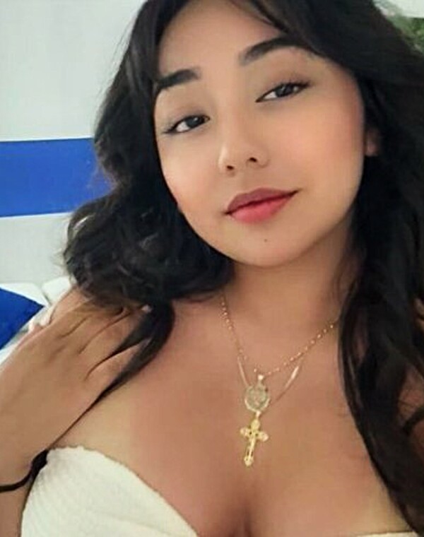 Thumbnail for Latina irl Abril Mejía cum tribute #4