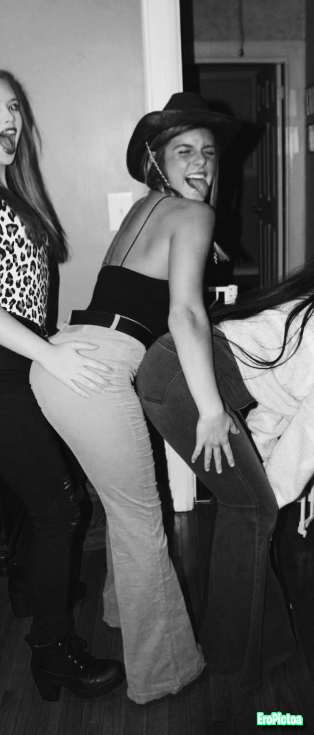 Vanessa - Ohio State photo featuring thighs