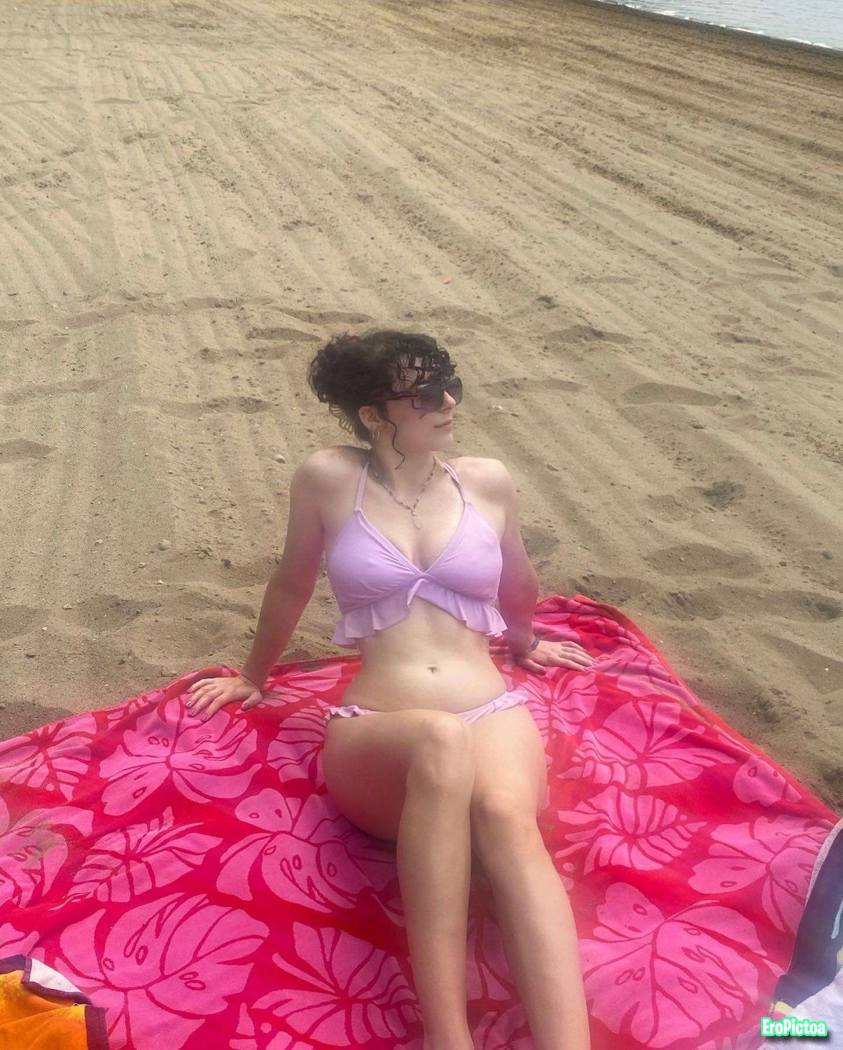 Ari - IRL flex photo featuring thicc