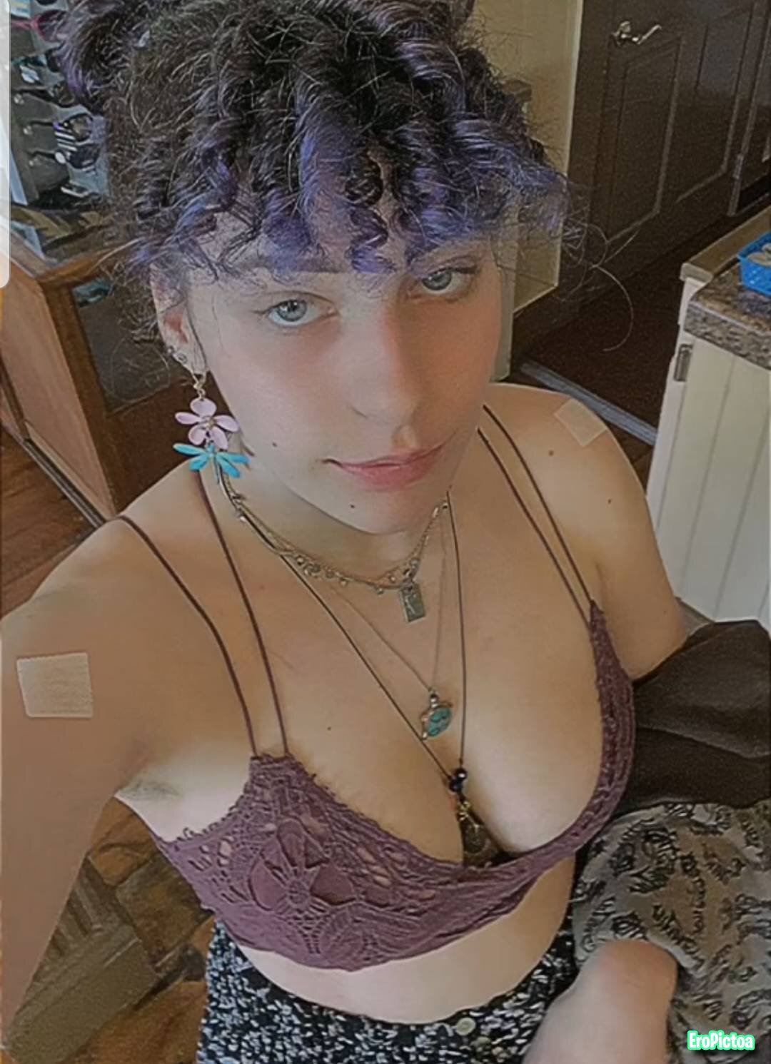Ari - IRL flex photo featuring irl risk