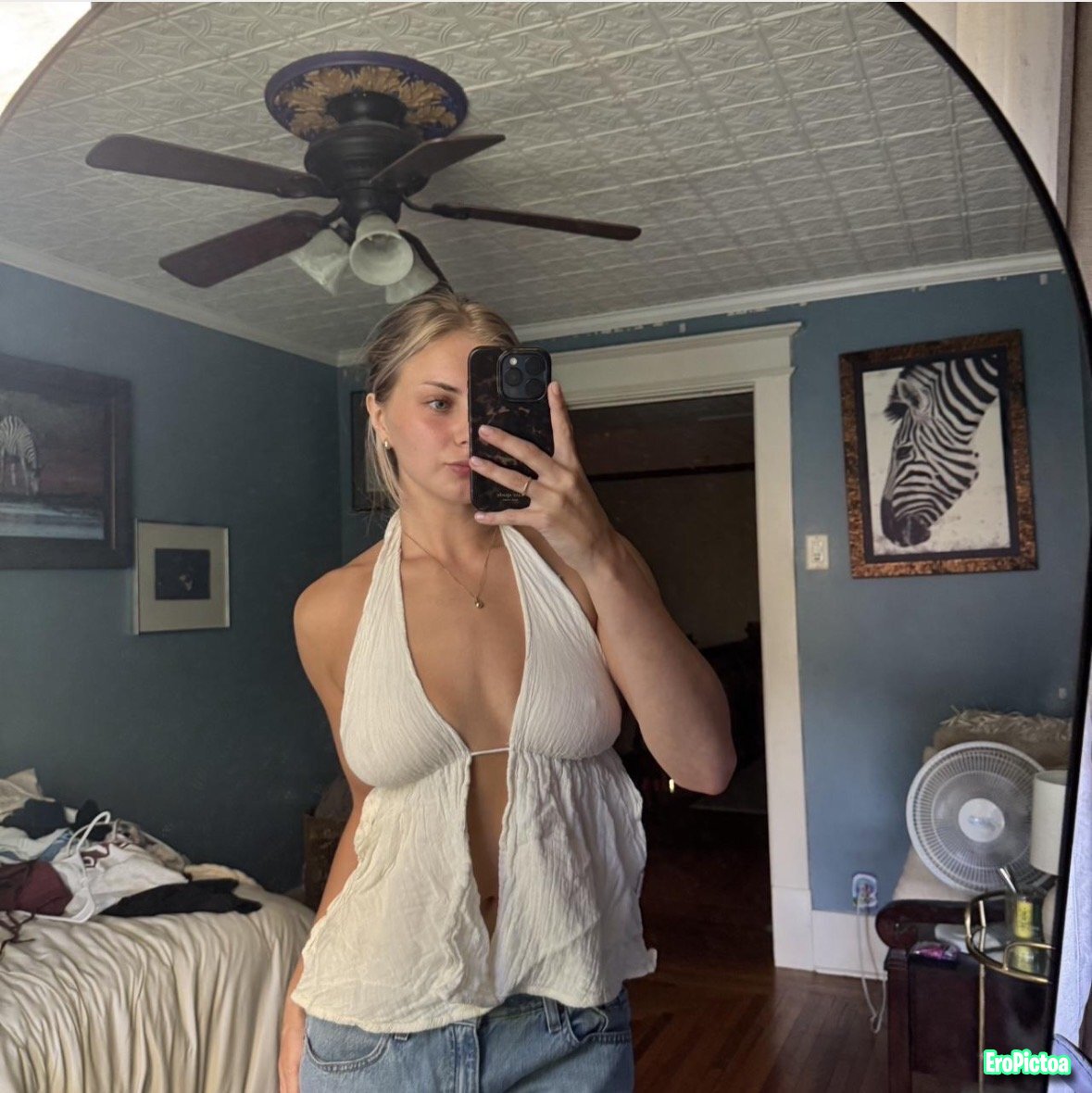 Tribute worthy blonde photo featuring selfie - Part 6