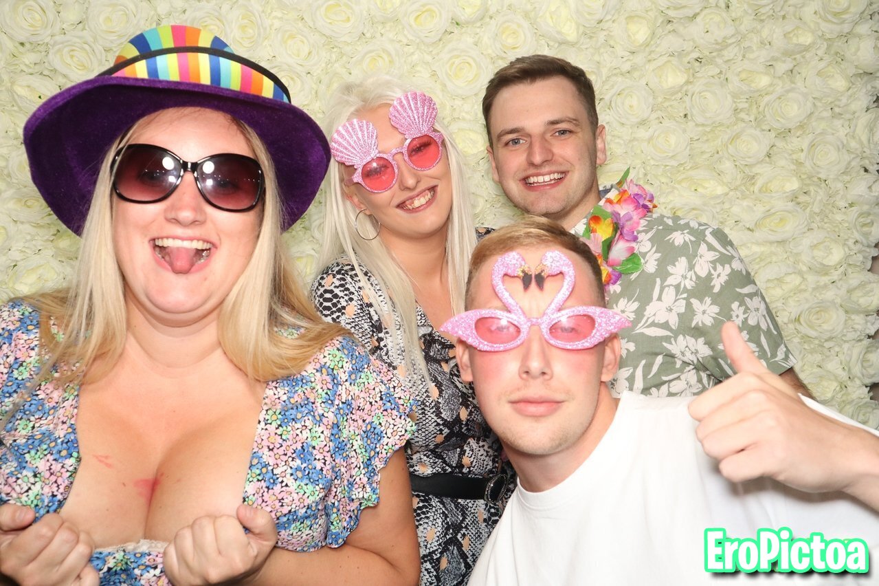 PB 15 photo featuring No bra
