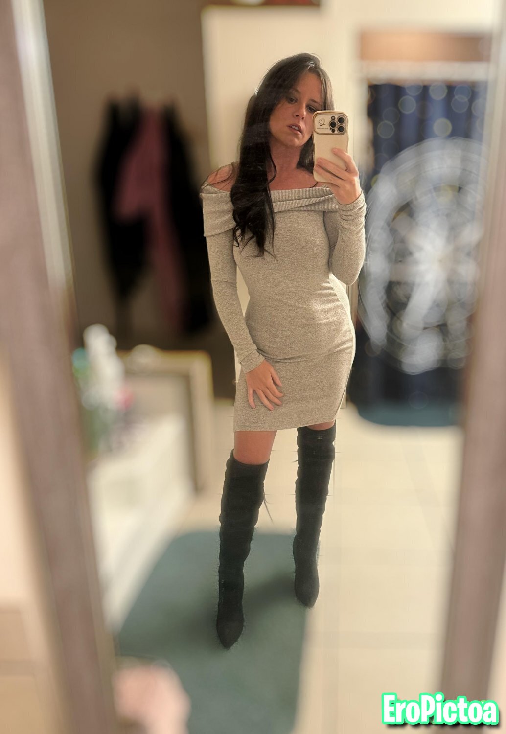 Ohio slut wife shared photo featuring kik