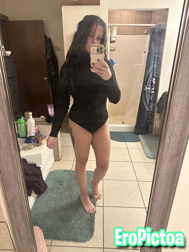 Ohio slut wife shared photo featuring wife