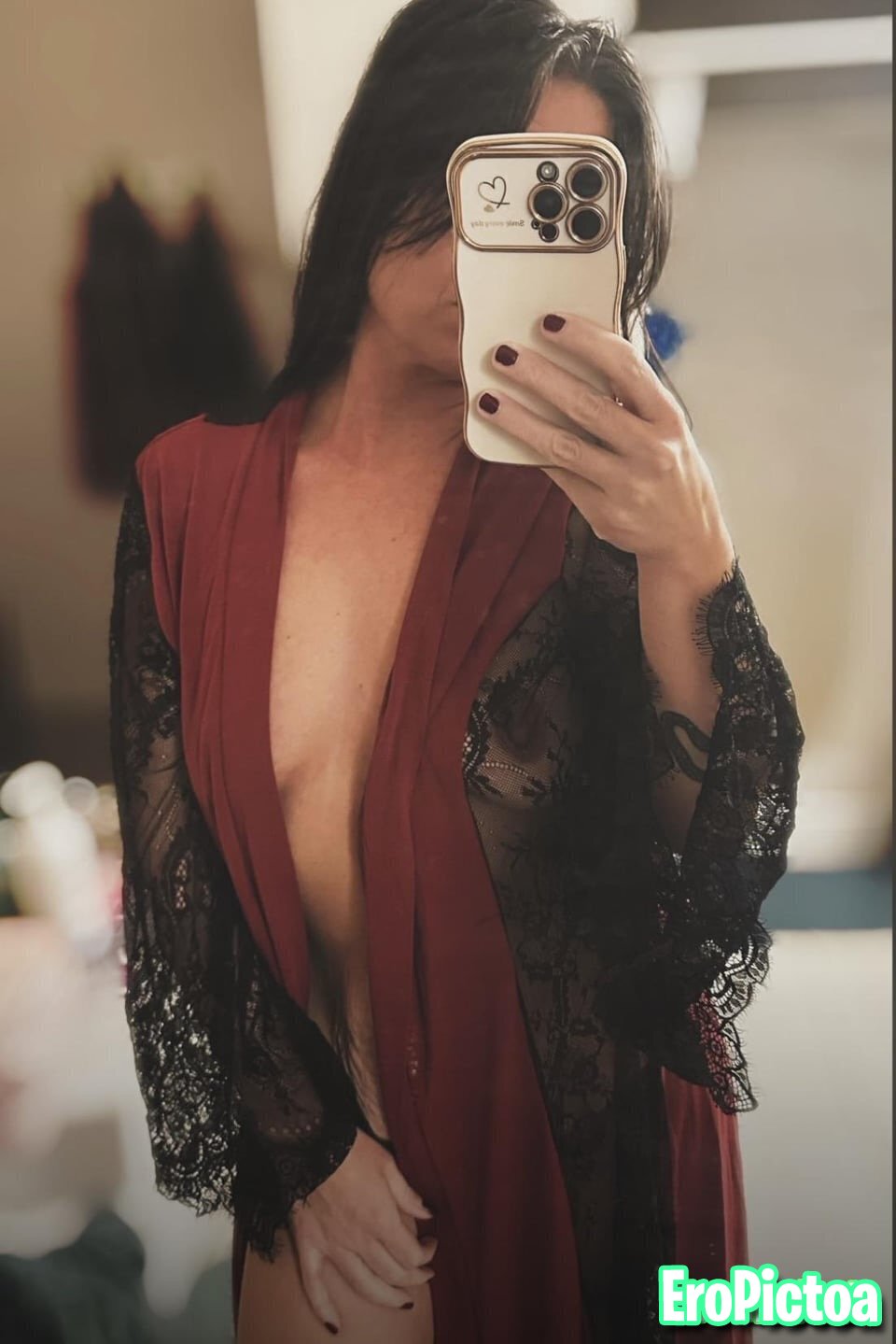 Ohio slut wife shared photo featuring cuckik