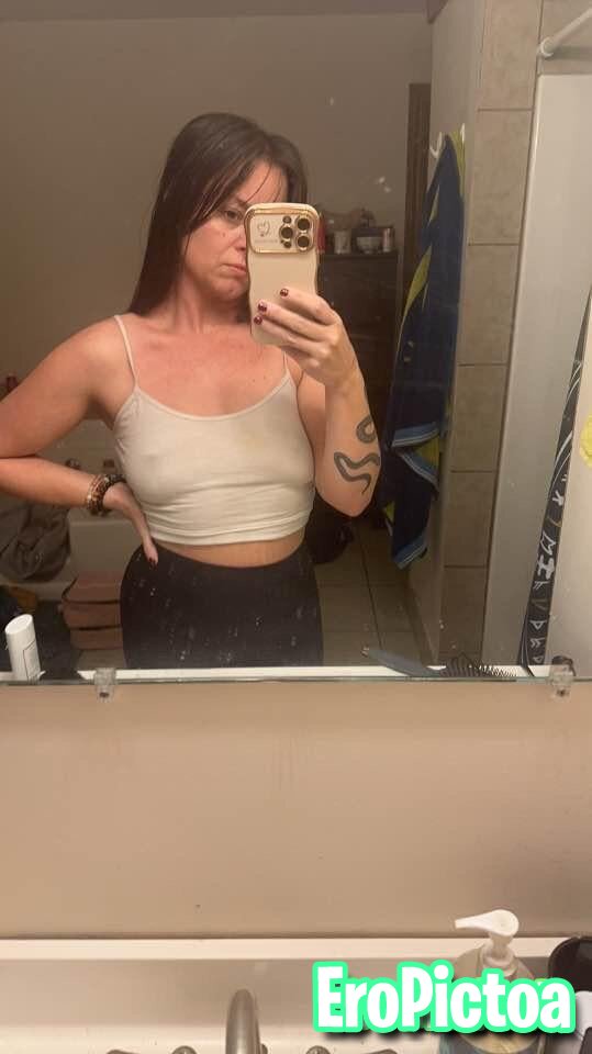 Ohio slut wife shared photo featuring selfie