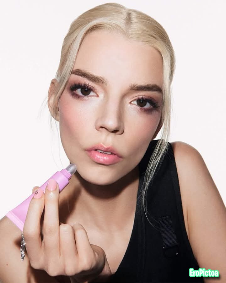 Stroking for celebrities photo featuring Dualipa - Part 14