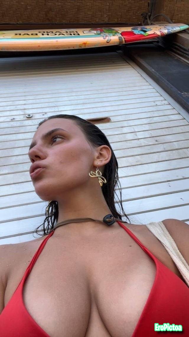 Stroking for celebrities photo featuring Haileesteinfeld - Part 4