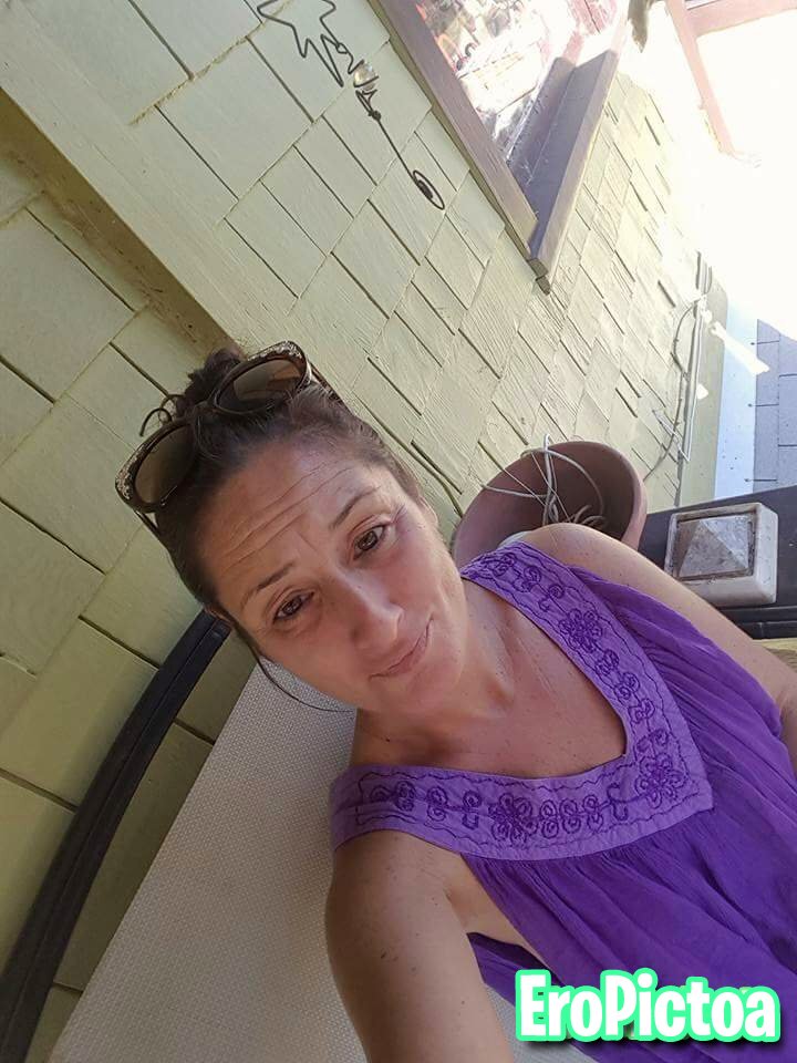Oregon hippie bartender photo featuring Cleavage - Part 48