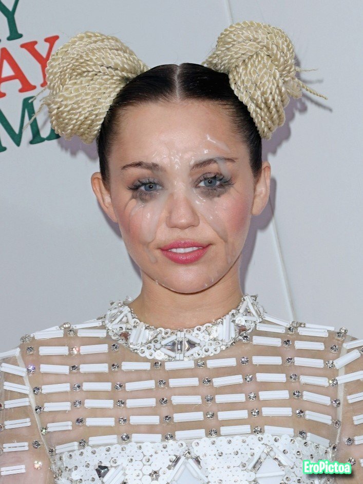 CELEBRITY FACIALS photo featuring Margot Robbie - Part 93
