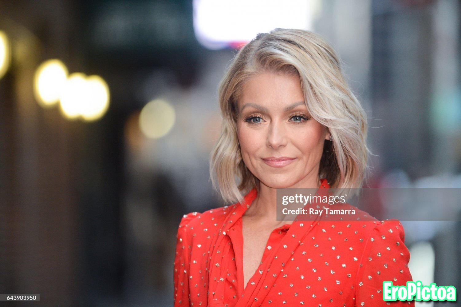 Kelly Ripa photo featuring Petite - Part 14