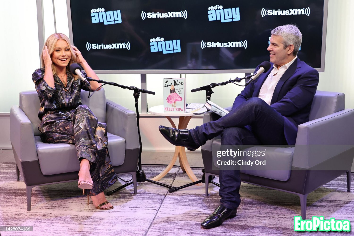 Kelly Ripa photo featuring Small Tits - Part 15