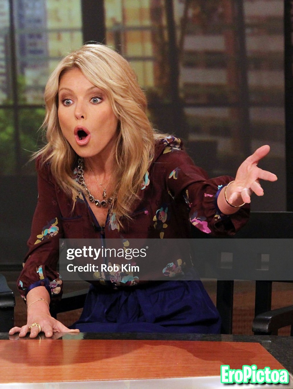 Kelly Ripa photo featuring Petite - Part 6
