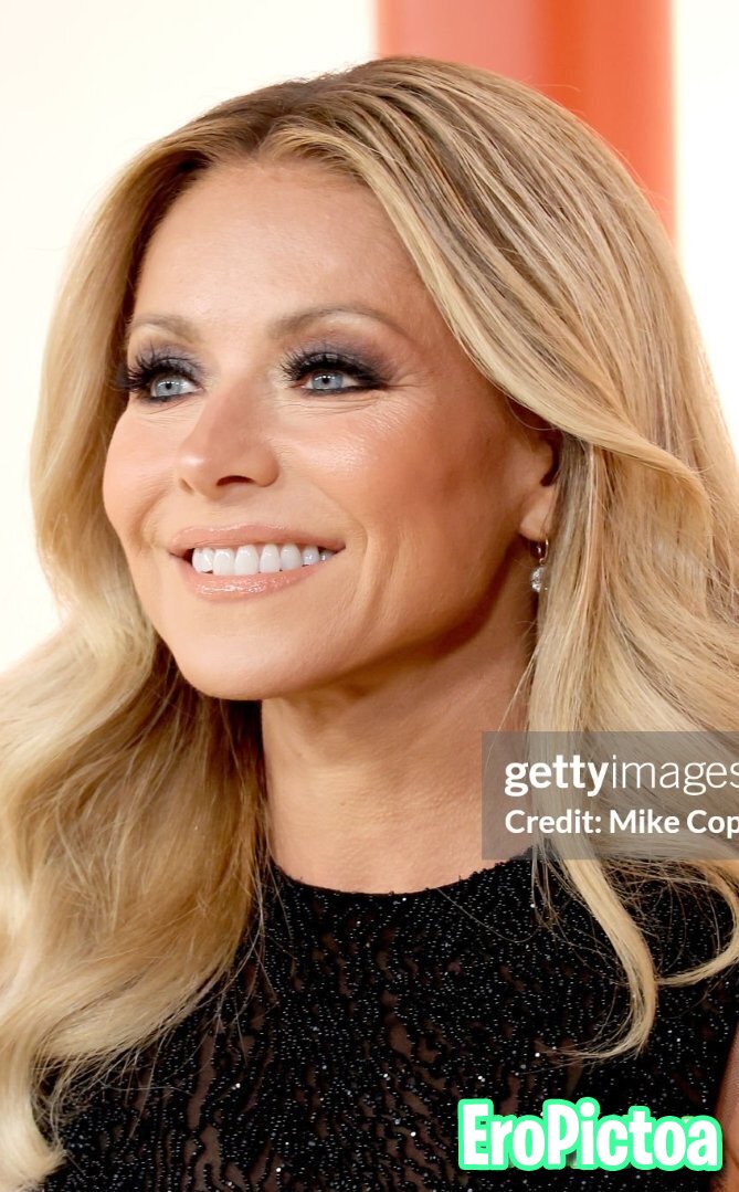 Kelly Ripa photo featuring Small Tits - Part 7