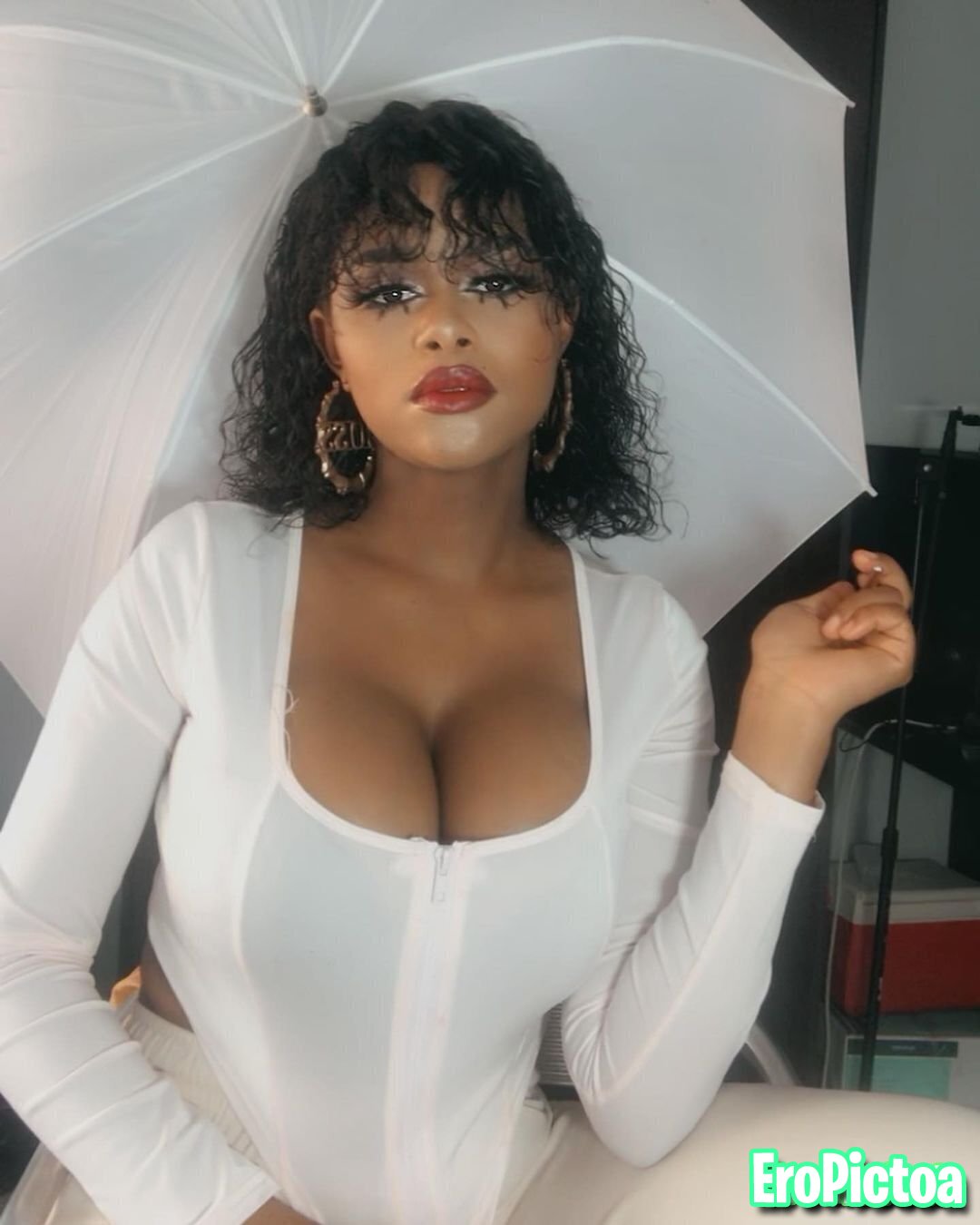 Calmyourtits.feistyleigh_ feistylee photo featuring Instagram busty tits pokies models - Part 64