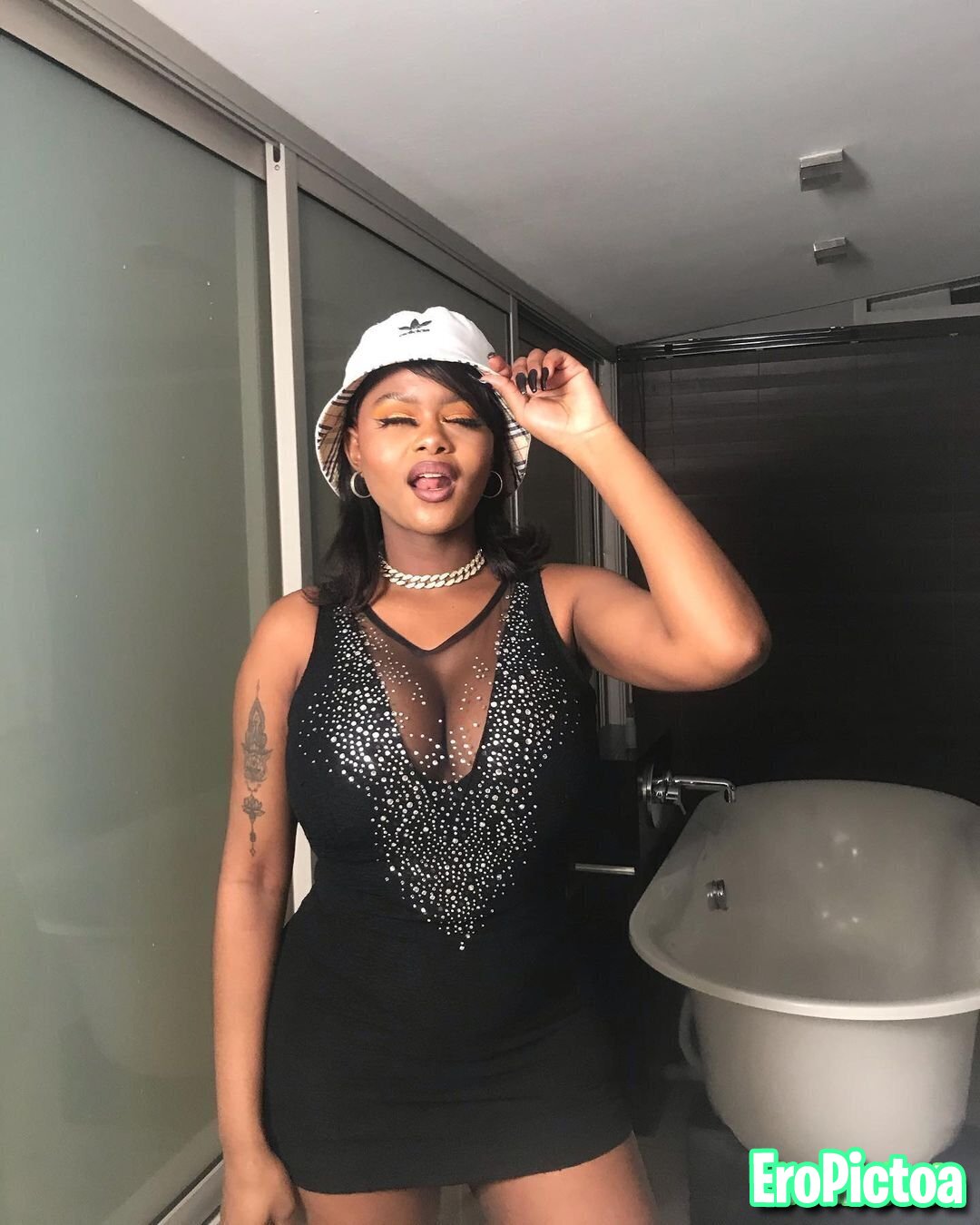 Calmyourtits.feistyleigh_ feistylee photo featuring Instagram busty tits pokies models - Part 69