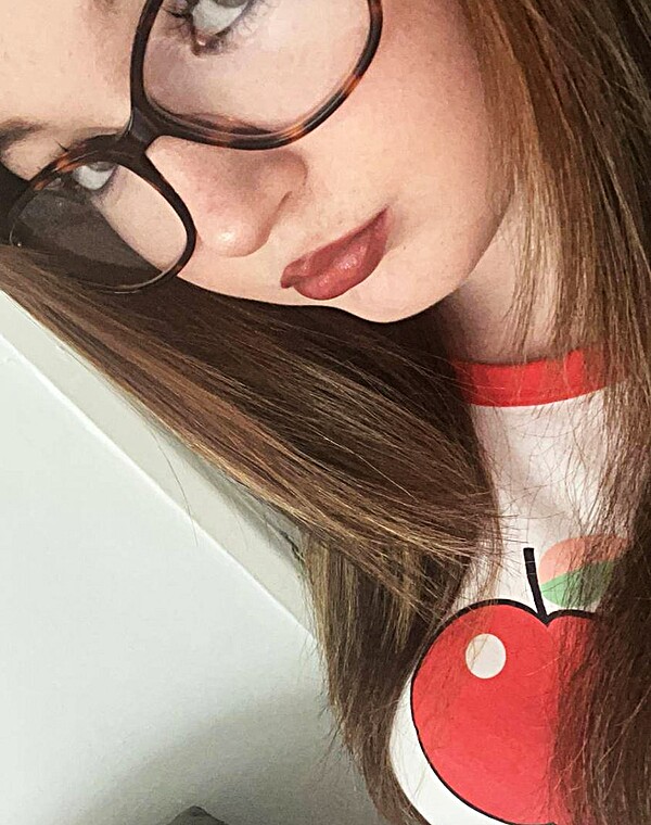 Thumbnail for white slut flashes titties for anyone who wants to tribute