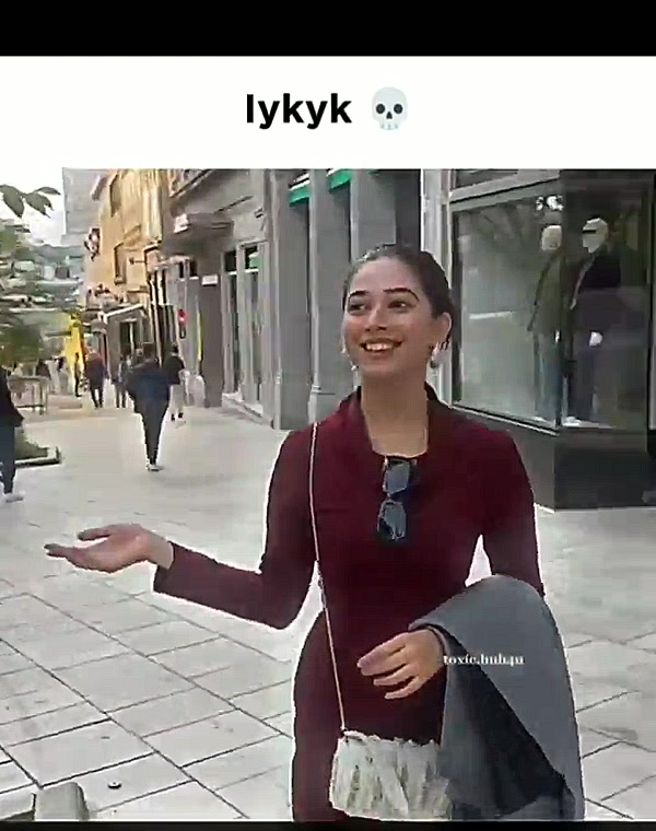 Thumbnail for Indian Celebrity shows her pussy