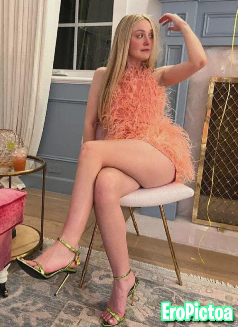 Dakota Fanning 🍑👅 photo featuring Highheels - Part 25