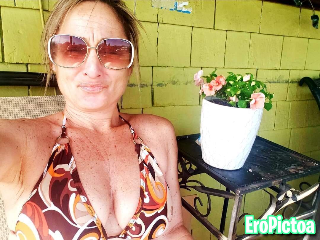 Oregon hippie bartender 3 photo featuring Cleavage