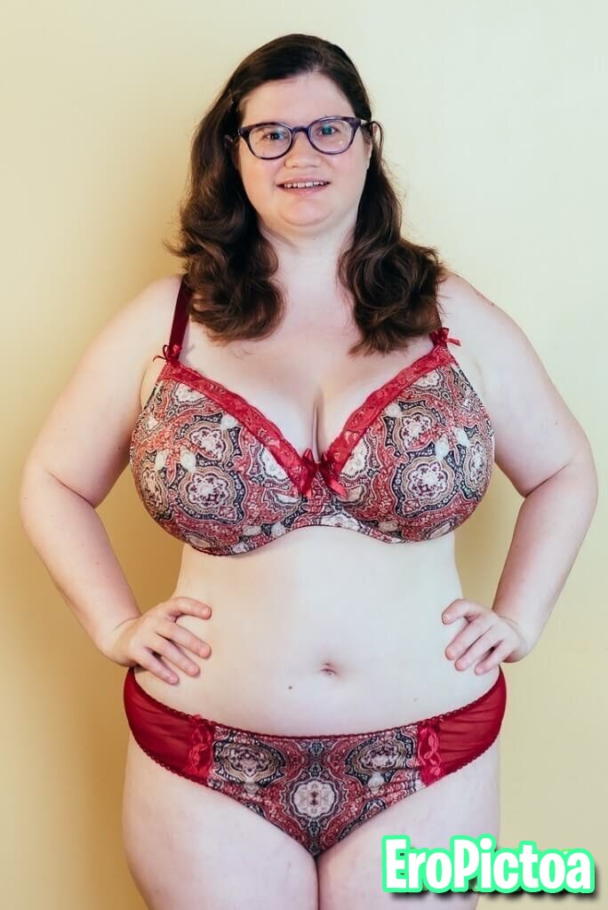 Holly - 46LL Tits photo featuring brunette