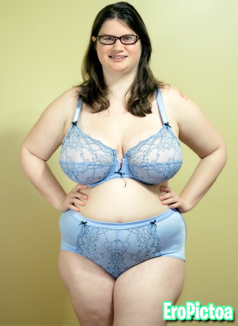 Holly - 46LL Tits photo featuring bbw