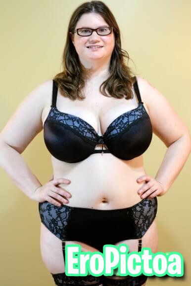 Holly - 46LL Tits photo featuring 46LL
